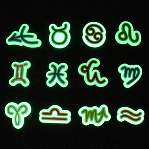 Vente en gros de breloques de chaussures flash en PVC de dessin animé chaussures <span class=keywords><strong>lumineuses</strong></span> à la mode décoration chaussures sabots en caoutchouc rougeoyant - Product Image 5