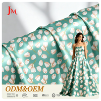 Tissu satiné en polyester soyeux de haute qualité à motif floral, drapé, luxueux, imprimé sur mesure, en rouleau, pour robe femme