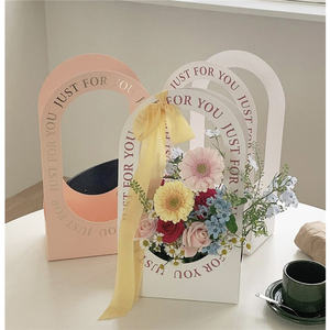 Cesta de flores de papel rojo, rosa, negro, blanco, embalaje, florero, paquete de bolsa de regalo de San Valentín para ramos de rosas, reciclable - Product Image 3