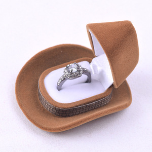 Симпатичная бархатная коробка для упаковки колец в форме ковбойской шляпы с индивидуальным логотипом, модная шкатулка для ювелирных изделий для кулона для колец и ювелирных изделий - Product Image 1