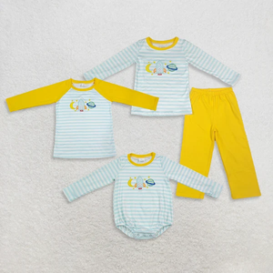 ชุดเสื้อเชิ้ตลายปักลายทางสำหรับเด็กผู้ชายพร้อมกางเกงสีพื้น - Product Image 2