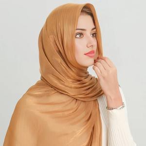 Le plus récent pour <span class=keywords><strong>Amazon</strong></span> tendance dame lisse doux brillant <span class=keywords><strong>soie</strong></span> châle crêpe froissé paillettes plaine miroitant Hijab pour les femmes musulmanes écharpe - Product Image 1