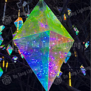 Ornement de Noël en diamant prismatique arc-en-ciel, créant des reflets colorés dans les installations suspendues - Product Image 6