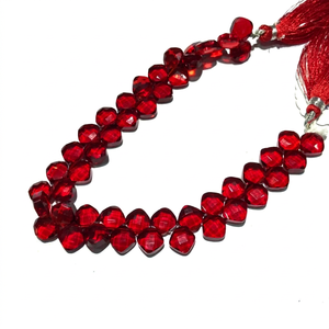 Cristaux RozRin, perles de cristal facettées en forme de cœur rouge, décoration religieuse faite à la main du Gujarat, modèle HDBDS-04 - Product Image 1