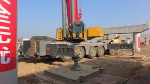 Grúa sobre Camión SAN Usada 2021, 600t STC2200 STC800E5 STC550T5 STC250H 50 Toneladas con Motor y Caja de Cambios - Product Image 4