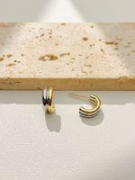 Boucles d'oreilles en laiton multicolores en forme de C haut de gamme comme accessoires de mode
