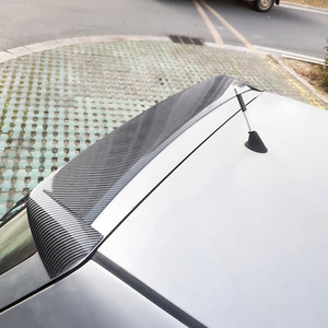 Aileron arrière Volkswagen Golf Mk4 noir piano, texture fibre de carbone, ABS, forme d'aile, pour coffre - Product Image 3