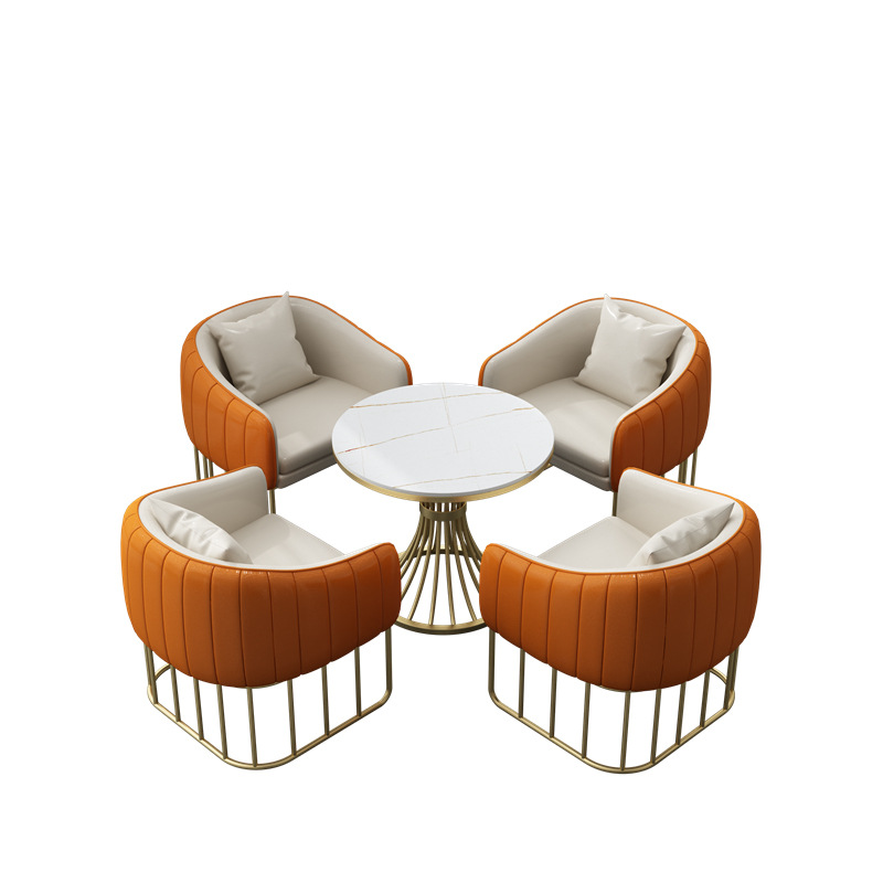 โต๊ะและเก้าอี้สี่ตัว [สีส้ม]