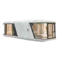 Villa préfabriquée moderne et luxueuse en panneaux sandwich d'acier, maison-capsule de camping avec système intelligent