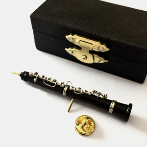 Broche personnalisée en forme de tuba - Product Image 2