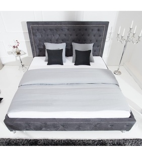 Dormitorio Cama de diseño de lujo moderno <span class=keywords><strong>con</strong></span> cabecero de mechones Alas <span class=keywords><strong>con</strong></span> <span class=keywords><strong>tachuelas</strong></span> Cama King <span class=keywords><strong>con</strong></span> marco de madera tapizado de terciopelo - Product Image 1