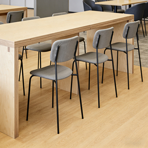 Tavolo da Pranzo in Legno Massello di Noce Personalizzato per Ristorante a Prezzo Conveniente - Product Image 4