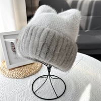 Damen Wintermütze aus Wollmischung, handgestrickt, mit niedlichen Bärenohren, warm und stilvoll.