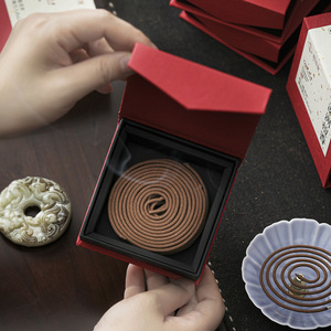 Incienso de Sándalo en Espiral para Interiores, Aroma Duradero de 4 Horas, en Caja - Product Image 1