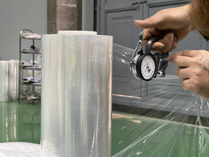 Venta caliente y fabricante de alta calidad Lldpe Jumbo Roll Stretch Wrap Film para embalaje de blíster Precio barato - Product Image 4