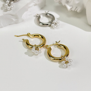 Pendientes de aro pequeños y gruesos chapados en oro de 18K para mujer, joyería Bohemia minimalista coreana, con cuentas y perlas delicadas - Product Image 2
