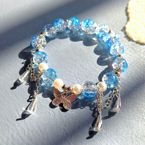 Новый стиль: браслет из бусин из хрустального стекла с градиентом, разноцветными кисточками и пятью подвесками-бабочками - Product Image 1