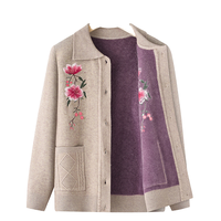 Automne Vintage broderie florale Cardigan hiver épaissi pull rembourré pour les femmes âgées d'âge moyen grands-mères tricot par maman
