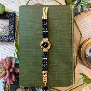 Reloj de Pulsera de Cuarzo Dorado Vintage Hecho a Mano para Mujer, Accesorios de Moda Retro con Diseño Único de Botones y Cuentas, Joyería Personalizada - Product Image 4