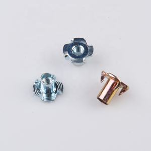 दीन 1624 ग्रेड 4.8 मीट्रिक आकार गैल्वेनाइज्ड कार्बन स्टील लकड़ी सम्मिलित फर्नीचर चार पंजे 4 आयामी टी नट्स - Product Image 4