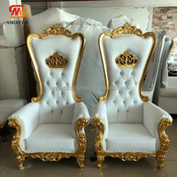 Sillón tipo trono Queen con respaldo alto, marco dorado y plateado, ideal para fiestas de quinceañera y baby shower.