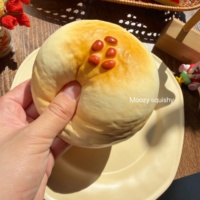 Jouet Squishy en PU à Rebond Lent Moozy Mochi Gâteau aux Haricots Rouges, Super Mignon au Toucher, pour Soulager le Stress