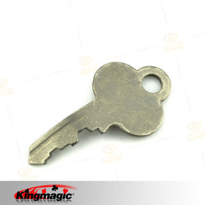 G0095 Magia de la Mente: Llave del Rey, Accesorio de Magia de Cerca, Venta al por Mayor de Fábrica, Magia que Desvanece la Mente - Product Image 1