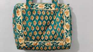Bolsa de Viaje de Fin de Semana Acolchada de Algodón con Diseño de Patchwork, Bolsa de Hombro con Cierre para Deportes y Actividades al Aire Libre - Product Image 2