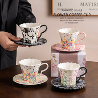 Ensemble de tasses à thé et assiettes en porcelaine fine à motifs floraux classiques, magnifiques et variés, compatibles lave-vaisselle et micro-ondes