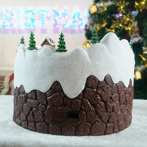 Nouveauté 2025 Cadeau de Noël Village de bonbons LED musical d'intérieur Gingerbrear avec train rotatif et patineurs mobiles - Product Image 5