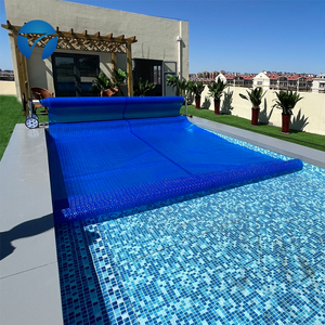Couverture de piscine à bulles bleues personnalisée pour piscines 400 500 600um Couverture de piscine solaire rectangulaire et enrouleurs - Product Image 2