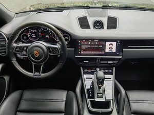 <span class=keywords><strong>Cayenne</strong></span> SUV AWD Essence <span class=keywords><strong>Turbo</strong></span> 3L V6 <span class=keywords><strong>2022</strong></span> d'occasion, conduite à gauche, sièges en cuir, caméra de recul - Product Image 5