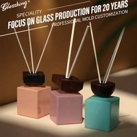 Bouteille diffuseur de parfum carrée en verre pêche clair avec bouchon en bois noir, logo personnalisé, bouteille d'arôme vide, vente en gros OEM en vrac