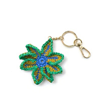 Gantungan Kunci Bunga Raffia Boho Musim Panas, Bunga Berlapis Anyaman Tangan untuk Dekorasi Tas Tote