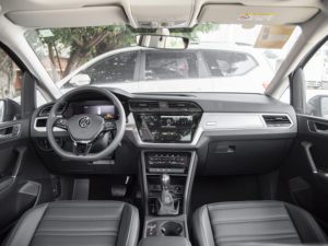 Volkswagen <span class=keywords><strong>Touran</strong></span> 280TSI DSG Comfort Edition 7 places 5 portes MPV Acura moteur boîte de vitesses automatique cuir ACC R18 FWD voiture d'<span class=keywords><strong>occasion</strong></span> - Product Image 5