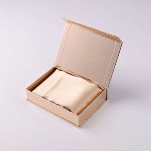 Confezione regalo rigida per abbigliamento scarpe con Logo personalizzato in cartone chiusura magnetica laminazione opaca-Eco-Friendly per calze pelliccia - Product Image 6