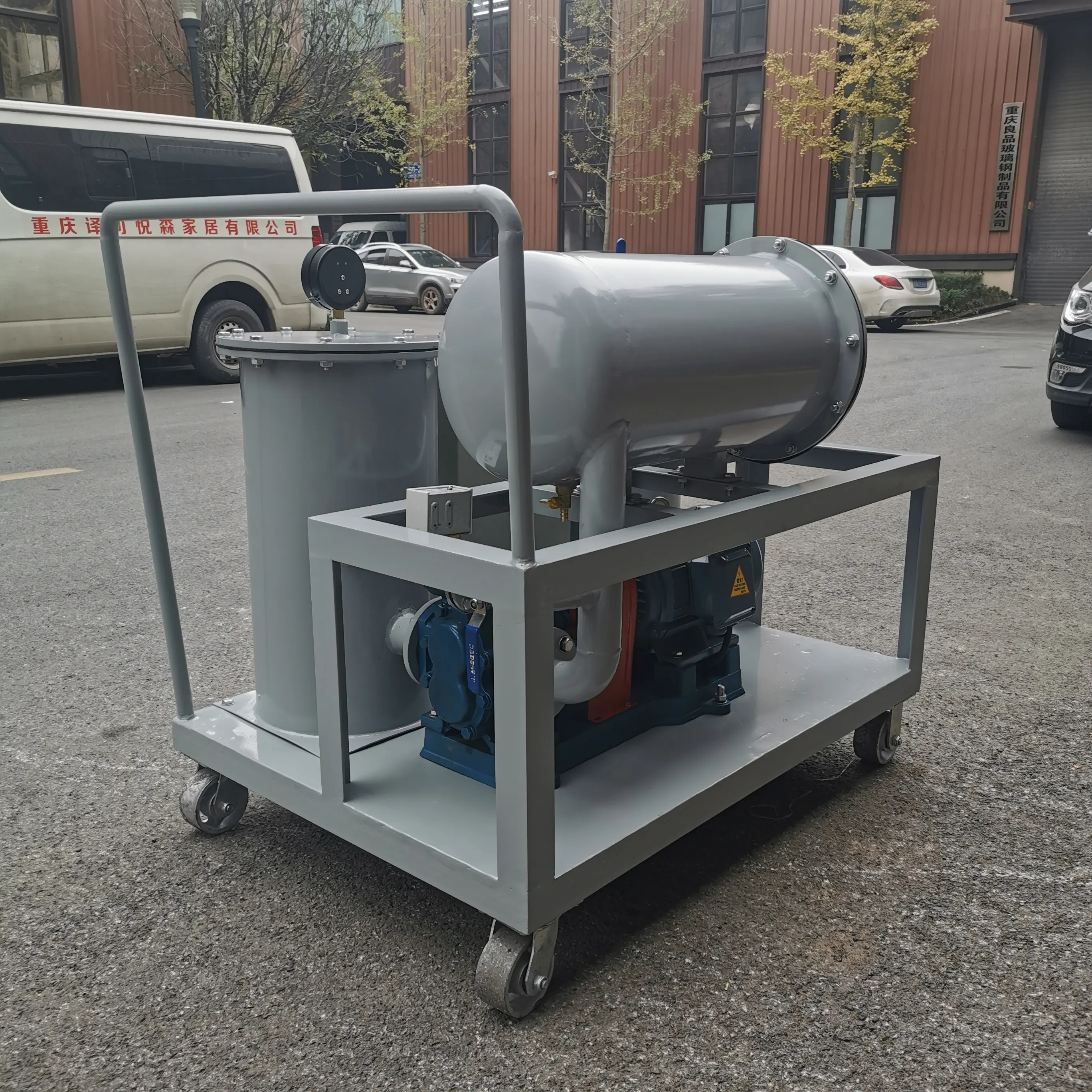 Small diesel fuel polishing system to remove water and particles