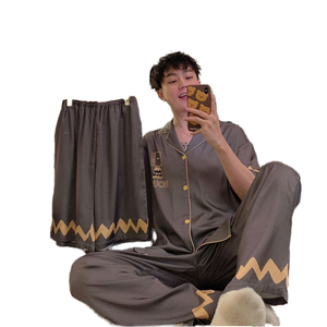 Conjunto de <span class=keywords><strong>pijamas</strong></span> de tres piezas de seda hielo y nieve de satén con solapa pequeña para hombre de verano al por mayor - Product Image 1