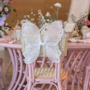 Chaise pour enfants en rotin artisanale moderne et écologique avec des dispositifs de sécurité pour une utilisation dans les hôtels et les cuisines, idéale pour les fêtes d'anniversaire et les événements - Product Image 4