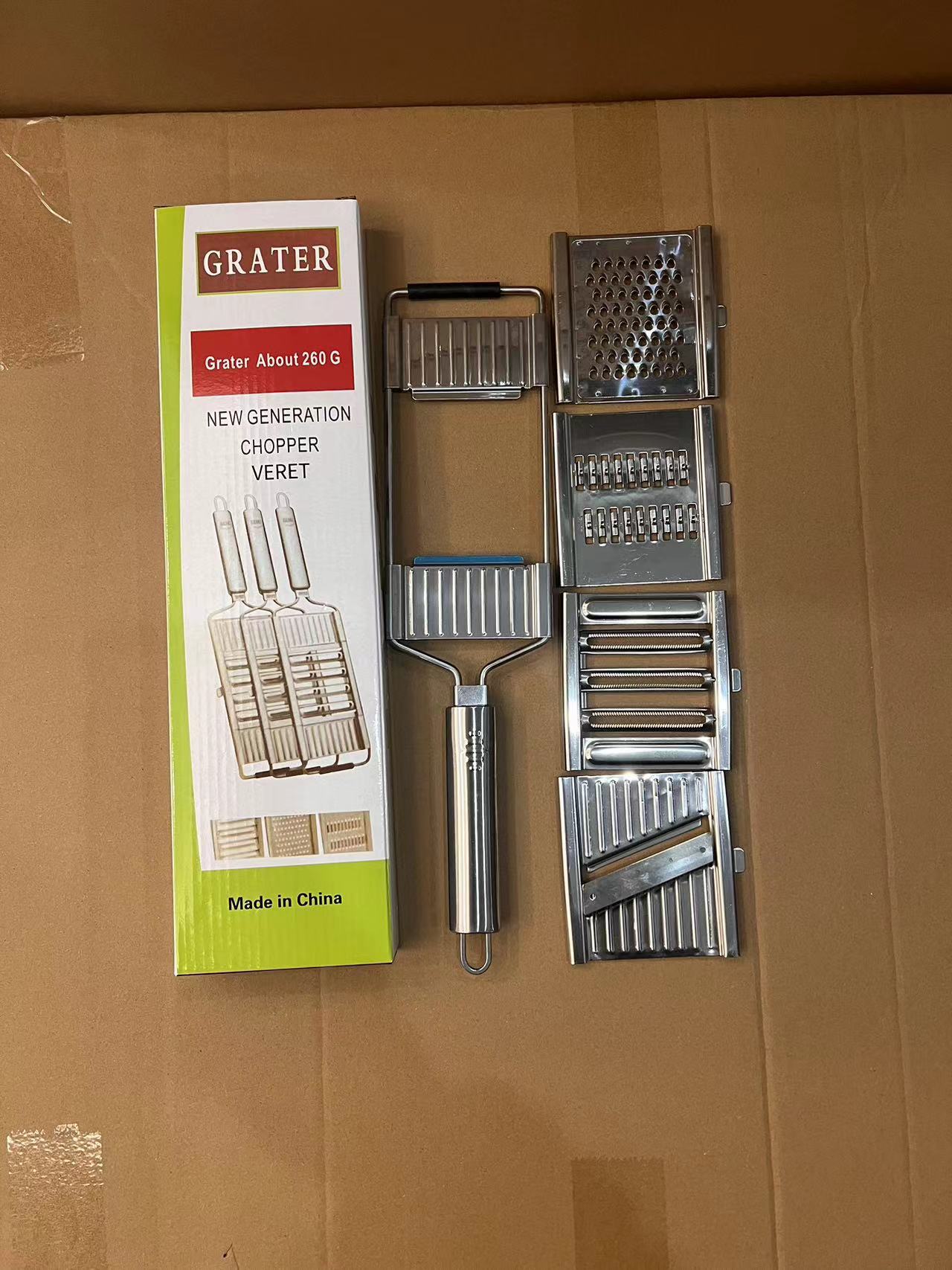 มีดสี่เล่มในกล่องสี