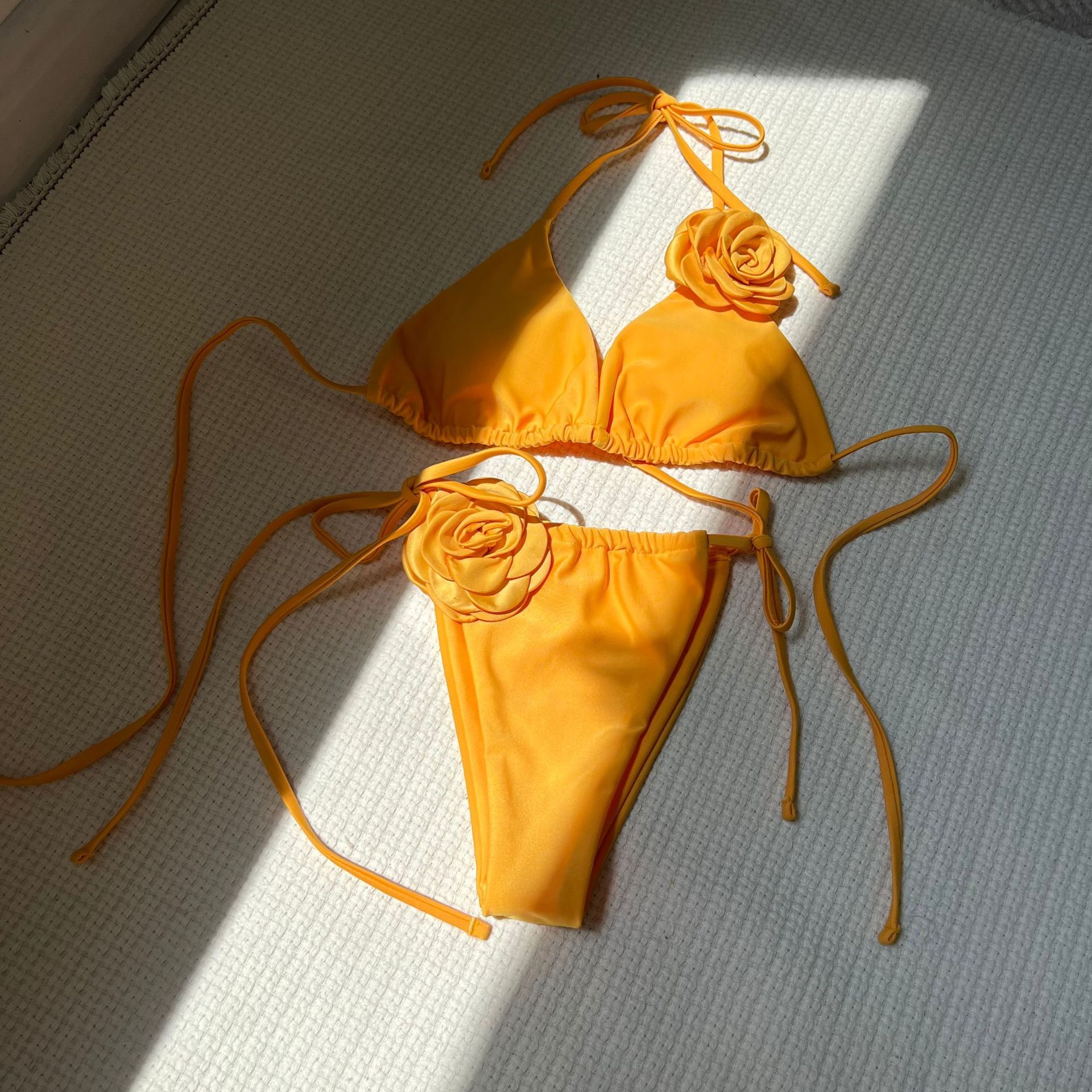 Jaune