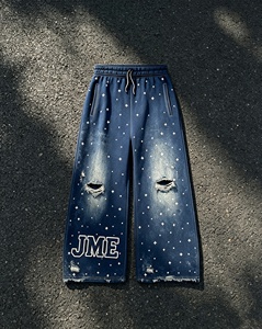 Pantalones Deportivos Anchos para Hombre, Color Azul Oscuro, con Estampado de Estrellas, Agujeros Desgastados y Logotipo JME en el Dobladillo Inferior, Estilo Urbano Informal - Product Image 1