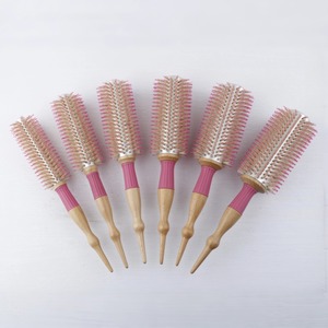 Spazzola Rotonda Professionale per Asciugatura Rapida con Manico Lungo e Setole di Cinghiale per Capelli Ricci da Donna - Ideale per Saloni e Ingrosso - Product Image 3