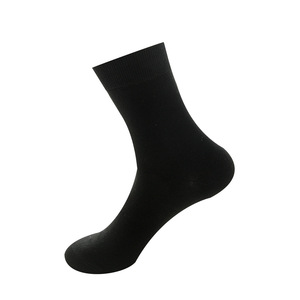 Calcetines de trabajo de hombre de algodón para vestido de negocios de oficina negro de color sólido con logotipo de punto personalizado - Product Image 2
