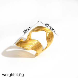 Anillo de Acero Inoxidable con Diseño Serpentino Atrevido, Moderno, Multicapa, Chapado en Oro, Aspecto Pulido y Elegante - Product Image 6