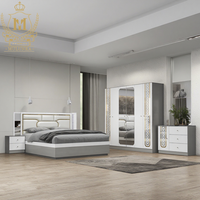 Ensemble de chambre à coucher moderne haut de gamme King-Size avec armoire en bois peint à 6 portes et fonction massage, mobilier de chambre de luxe