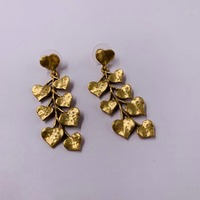 Pendientes de Plata con Baño de Oro, Diseño de Hoja y Flor, con Forma de Corazón de Durazno