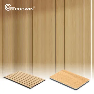 Panneaux muraux WPC combinés pour la décoration intérieure Bande de bois clair Placage de mur cannelé Panneaux muraux design