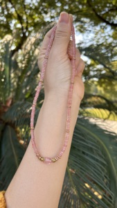 Collier délicat en <span class=keywords><strong>perles</strong></span> de jaspe rouge <span class=keywords><strong>Heishi</strong></span> avec entretoise dorée, collier en pierres <span class=keywords><strong>naturelles</strong></span> fait à la main pour fille - Product Image 5