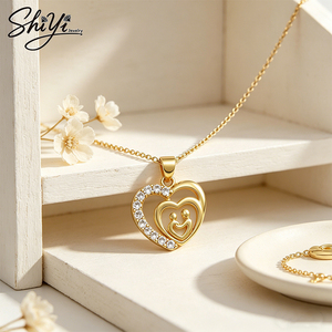 Collar Corazón Familiar Chapado en Oro con Zirconia, Detalle de Corazones Entrelazados, Regalo de Cumpleaños para Mamá - Product Image 6